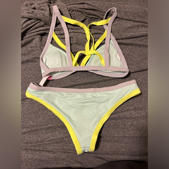 Victoria’s Secret color block bikini - Picture 3 of 4
